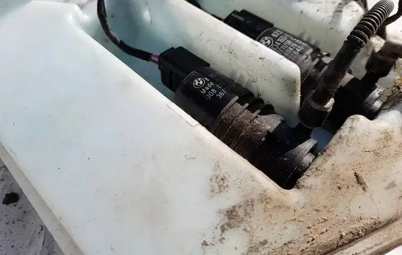 BMW 5 F10 F11 Windscreen/windshield washer pump 8362154
