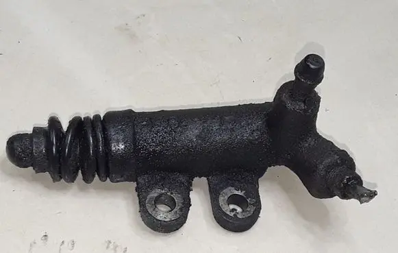 Mazda 6 Clutch slave cylinder 