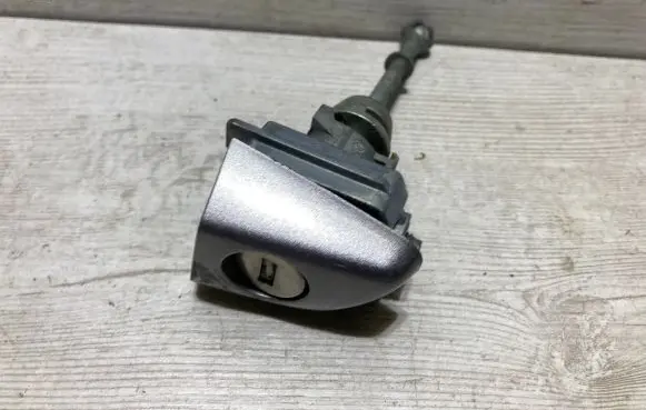 Citroen C3 Front door lock (next to the handle) 