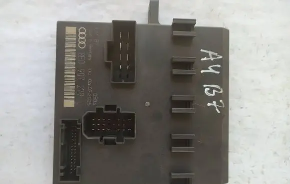 Audi A4 S4 B7 8E 8H Comfort/convenience module 8E0907279L