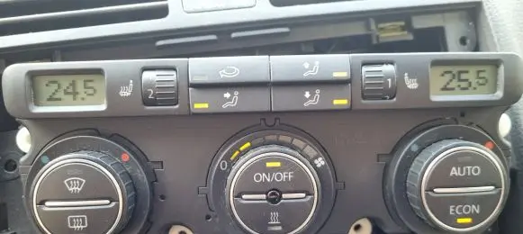 Volkswagen Touran I Climate control unit
