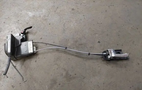 KIA Sportage Front door lock 813101F010