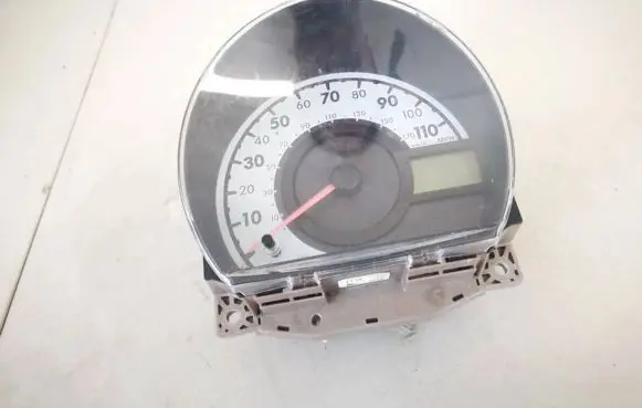 Toyota Aygo AB10 Speedometer (instrument cluster) 838000h071 768-070u