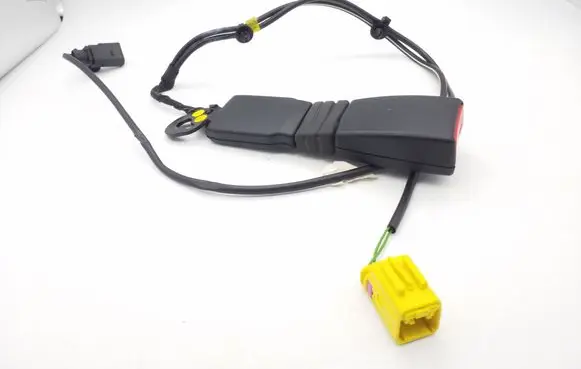 Volkswagen Touareg I Front seatbelt buckle 7L6857778A