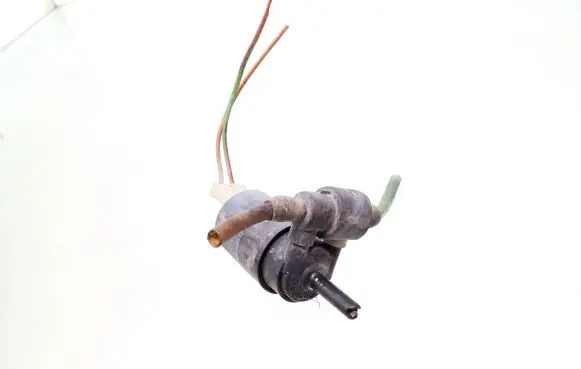 Volkswagen Golf II Windscreen/windshield washer pump 191955651
