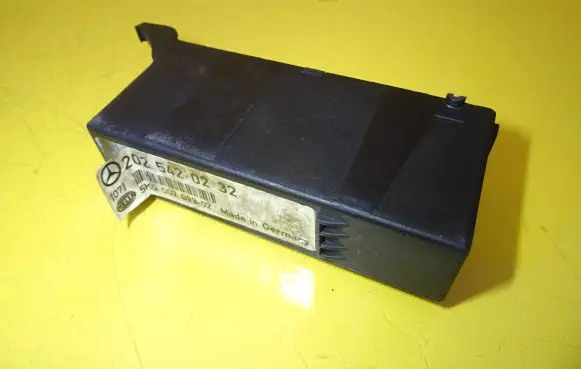 Mercedes-Benz C W202 Light module LCM 2025420232