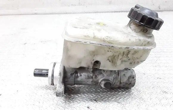 Master brake cylinder