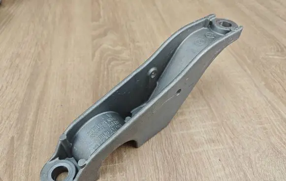 BMW 5 G30 G31 G38 Sway bar bush bracket, front 6861473
