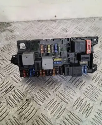 Mercedes-Benz E W211 Fuse box set 2115456201