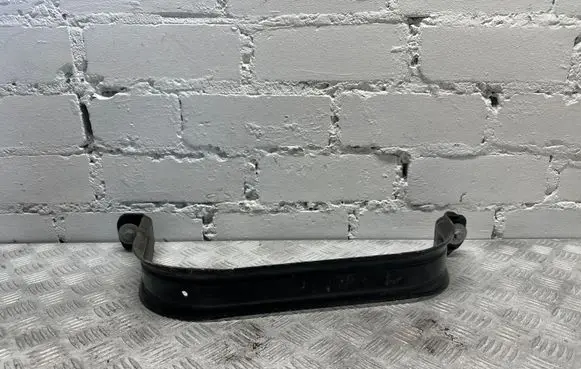 Fuel tank mounting bracket