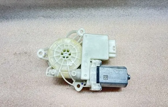 BMW X5 G05 Rear door window regulator motor 9450072