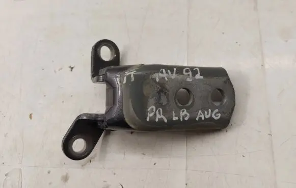 Toyota Avensis T250 Front door upper hinge 687100D010