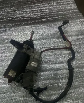 Volkswagen Golf V Starter motor 191105