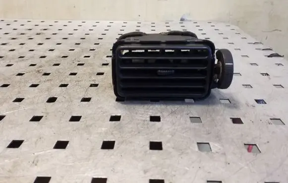 Toyota Avensis T220 Dash center air vent grill 5568605040