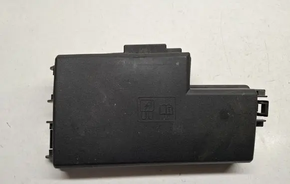 Ford Mustang VI Fuse box cover 