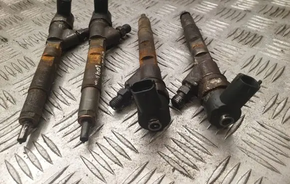 Chrysler Voyager Fuel injectors set 0445110059