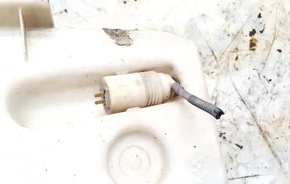 Volkswagen Jetta V Windscreen/windshield washer pump