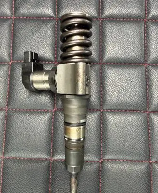 Volkswagen PASSAT B6 Fuel injector 03G130 041050 111007