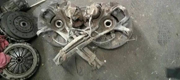 Volkswagen Touareg I Front wheel hub spindle knuckle 7L0