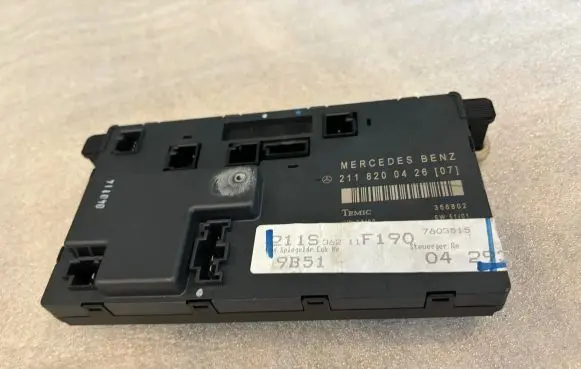 Mercedes-Benz E W211 Door control unit/module 2118200426 A2118200426