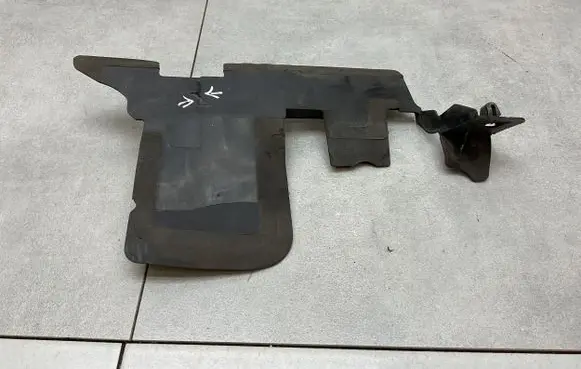 Volkswagen Eos Intercooler air guide/duct channel 1Q0121283