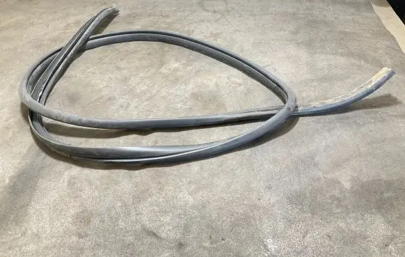 Toyota Hilux (AN10, AN20, AN30) Front door rubber seal