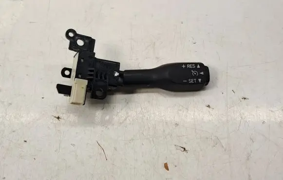 Toyota Corolla Verso AR10 Cruise control switch 8463234011