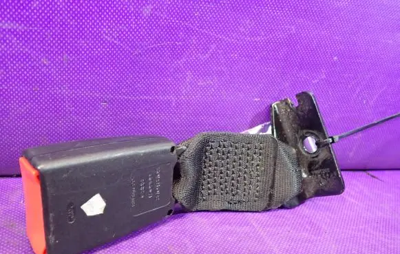 Front seatbelt buckle