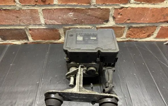 Mercedes-Benz C AMG W204 ABS Pump A2043100512 A2045455232 011022201122437