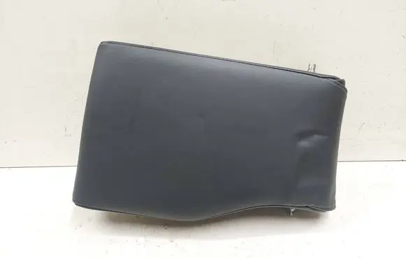 Mitsubishi Outlander Rear seat armrest 