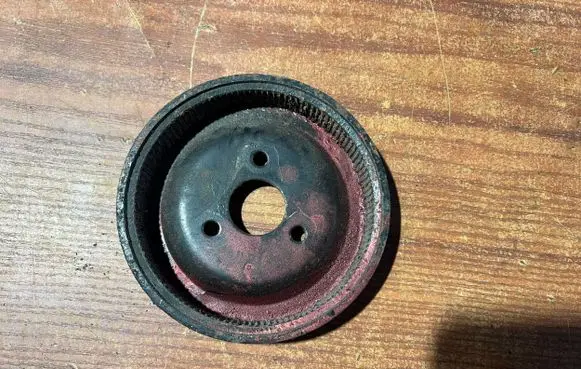 KIA Carens I Water pump pulley 