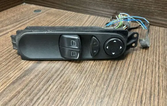Mercedes-Benz Sprinter W906 Electric window control switch 9065450613