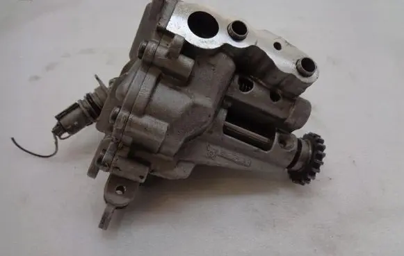 Renault Clio V Oil pump 150100347R