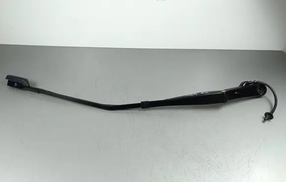 Honda CR-V Front wiper blade arm
