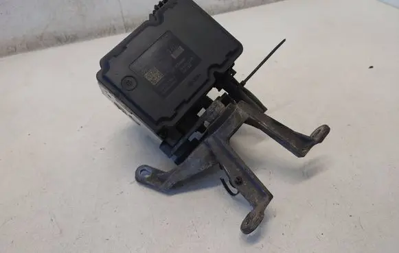 Mercedes-Benz C W204 ABS Pump A2049012500 2049012500