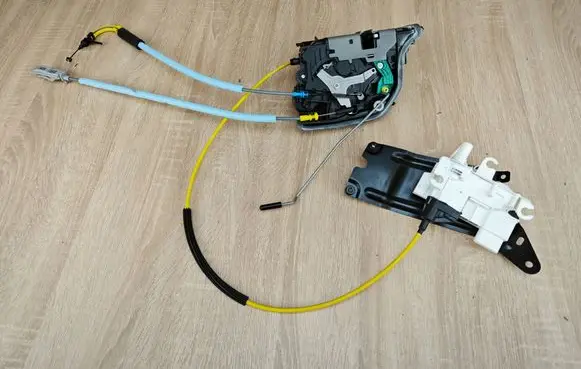 BMW 8 G16 Rear door lock 4A219F7 5A36EB5