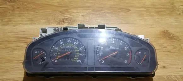 Mitsubishi Galant Speedometer (instrument cluster) mr218504 157370-6811