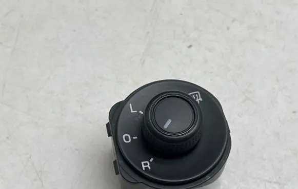 Volkswagen Caddy Wing mirror switch 1K8959565B 0628 B12317