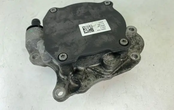 Volkswagen Golf VI Vacuum pump 03L145207