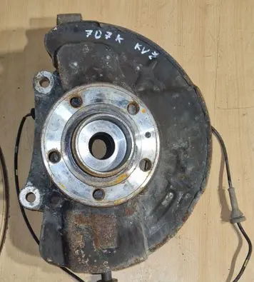 Volvo V70 Front wheel hub spindle knuckle 9461943