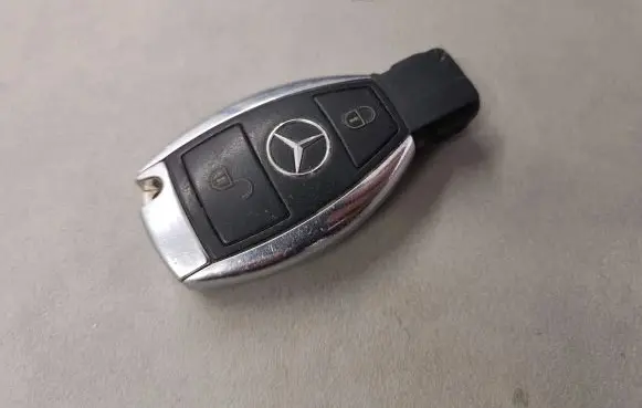 Mercedes-Benz E W210 Ignition key/card 1021
