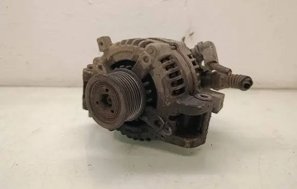 Toyota Avensis T270 Generator/alternator 
