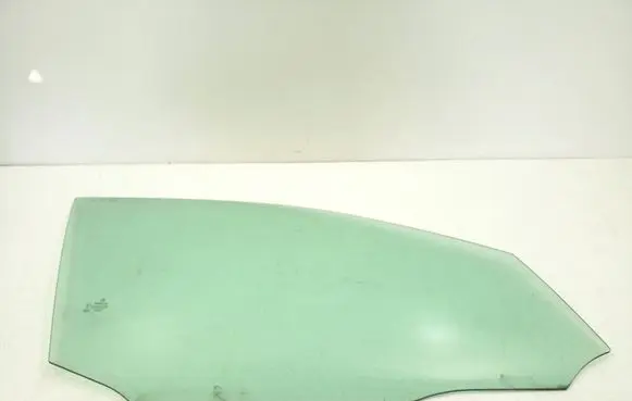Mercedes-Benz C W204 Front door window glass four-door A2047250210