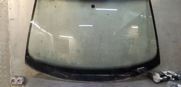 Volkswagen Golf VI Front windscreen/windshield window