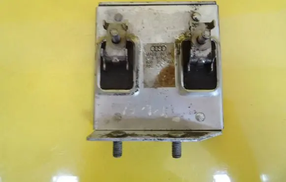 Audi A4 S4 B5 8D Coolant fan relay 8D0950493