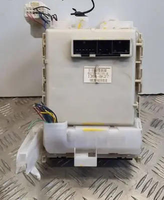 Toyota Avensis T270 Fuse box set 8273005150B 13988K27