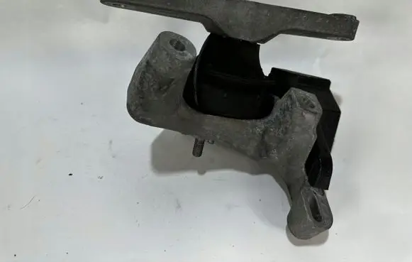 Volvo V50 Engine mount bracket 31261603