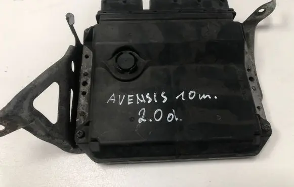 Toyota Avensis T270 Engine control unit/module 8966105D30