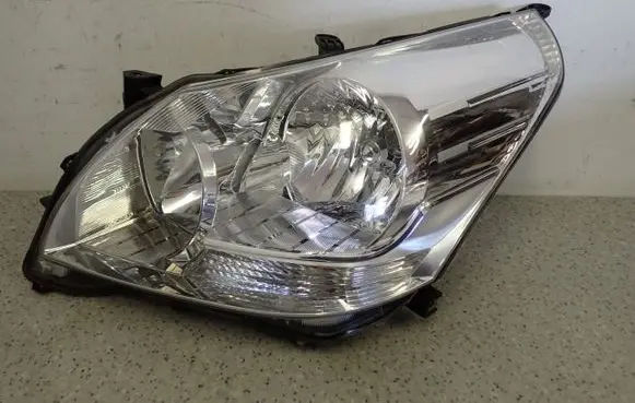 Toyota Verso Headlight/headlamp 