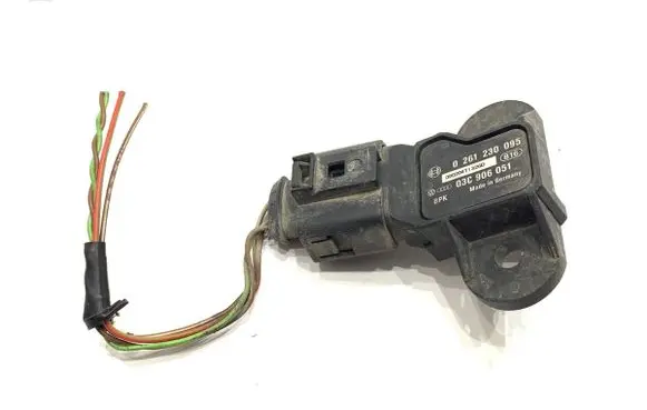 Seat Ibiza IV (6J,6P) Mass air flow meter 0261230095